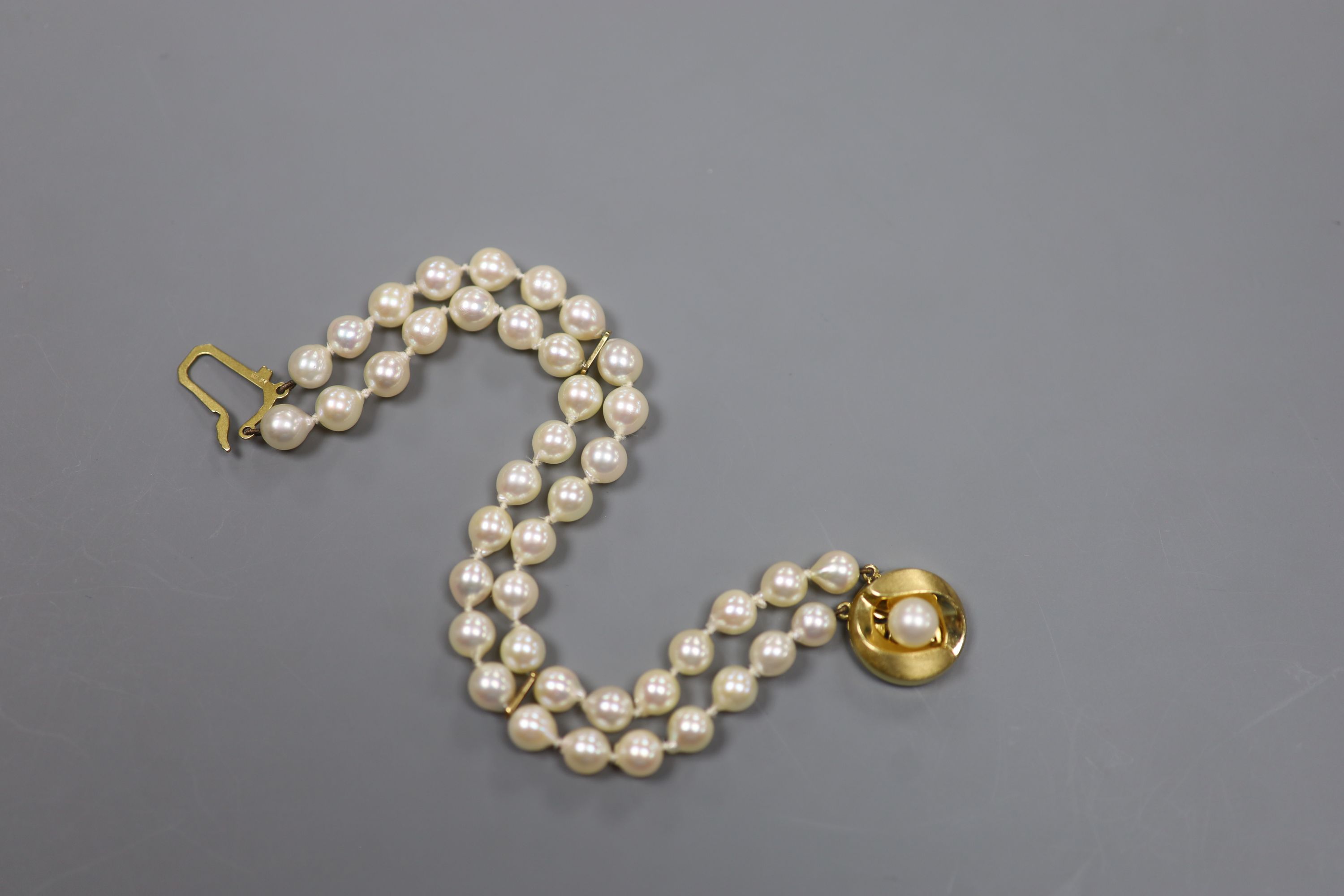 A modern double strand cultured pearl bracelet with a 9ct and cultured pearl clasp, 18cm